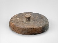 Ame Ker 84  Ame Ker 84, , Mexiko, Bundesstaat Oaxaca, Zapoteken, Späte Präklassische bis Klassische Periode, Monte Albán II-III, ca. 150 v. Chr.650 n. Chr., Deckel, Ton, H 3,6 cm, Dm 12,9 cm : Museumsfoto: Claus Cordes, Bestandskatalog Ethnologie